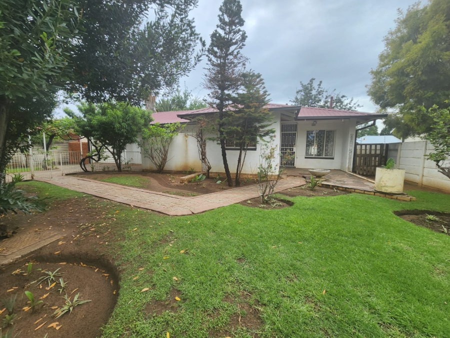 To Let 3 Bedroom Property for Rent in Naudeville Free State